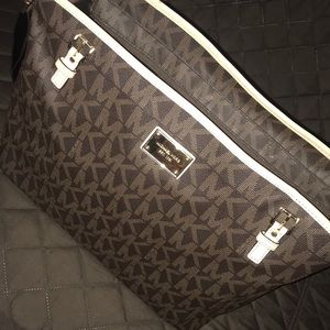 Long strap Michael kors baby bag